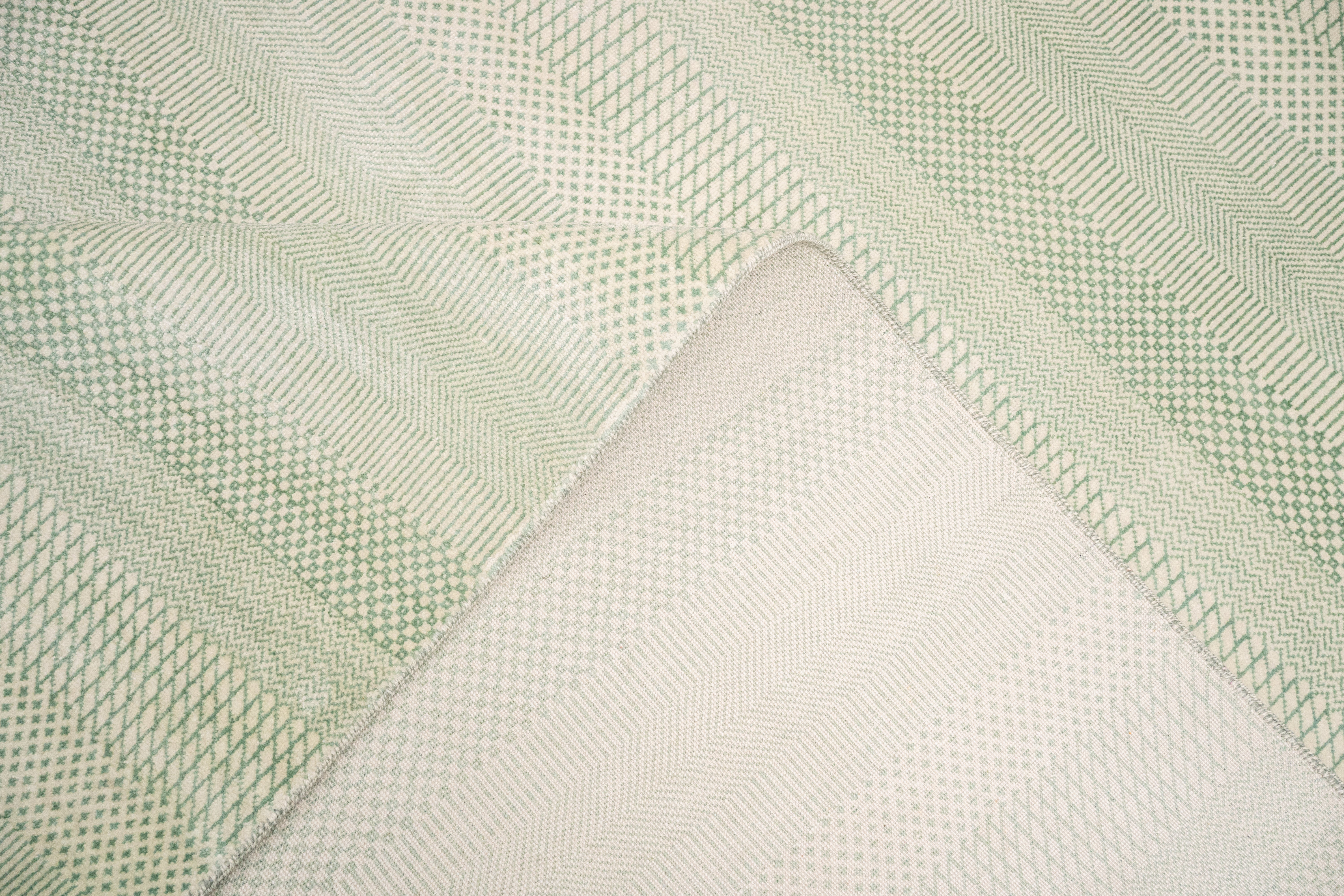 Handknotted Carpet, DIA- 06 MCN, Pearl & Laurel Green